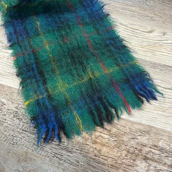 Creagaran Green Tartan Mohair Wool Fringe Scarf Made in Scotland Vintage Cozy - Picture 3 of 6